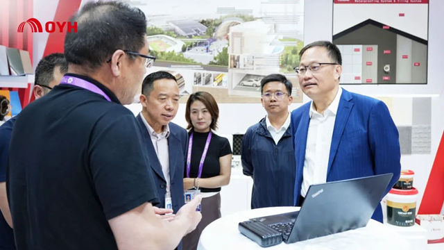 贸促会李兴乾副会长莅临东方雨虹广交会展位：肯定企业“战略出海”模式，鼓励为全球基建贡献中国方案