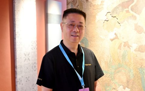 28.8万！这幅艺术漆壁画火了，涂料“老炮”刘海丰哪来的底气？