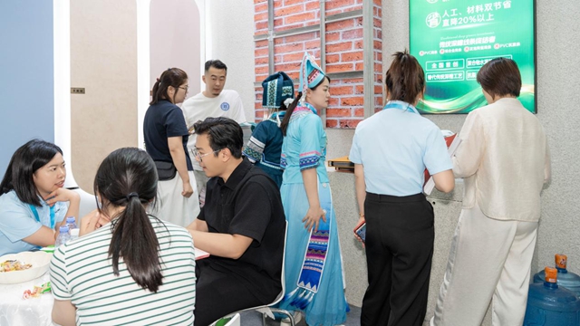 师傅不敢接单?刚玉在建博会上甩出王炸,施工就像贴瓷砖