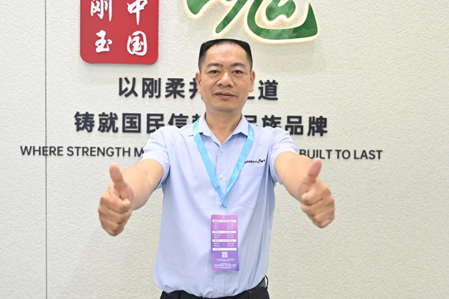 师傅不敢接单?刚玉在建博会上甩出王炸,施工就像贴瓷砖