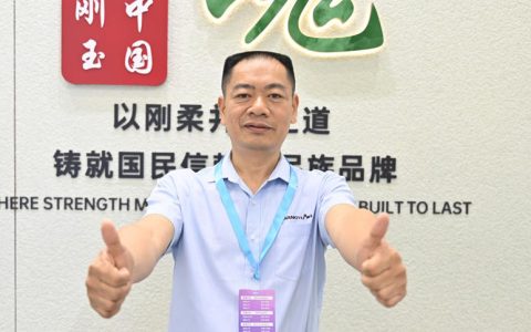 师傅不敢接单？刚玉在建博会上甩出王炸，施工就像贴瓷砖