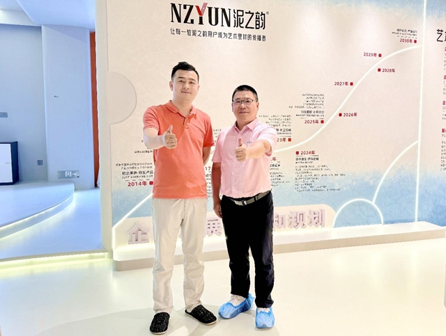 从硅藻泥到微水泥,泥之韵如何跨越行业周期?——专访青岛泥之韵环保壁材创始人董玉志