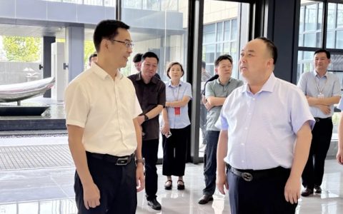 襄州区区委副书记、代区长李锋一行莅临九阳防水调研